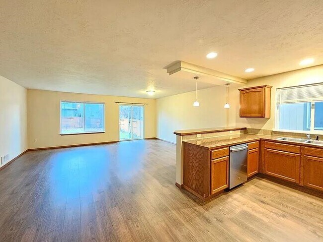Foto del edificio - Garden Springs Duplex