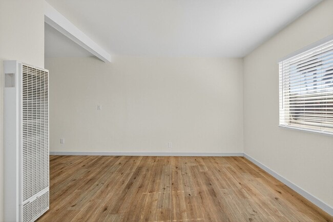 Foto del edificio - 1078 E 7th St