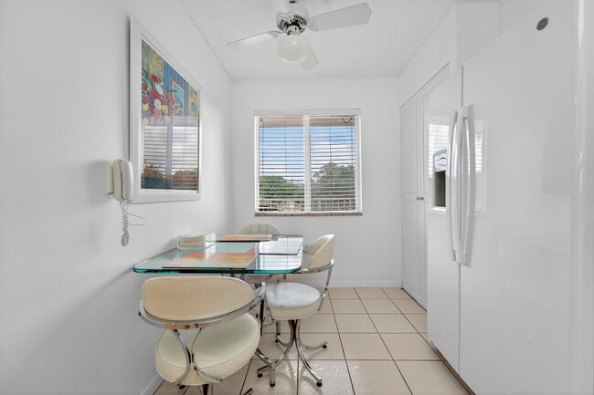 Building Photo - 14095 Royal Vista Dr