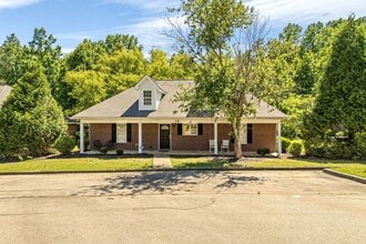 Building Photo - 807 W Longleaf Dr