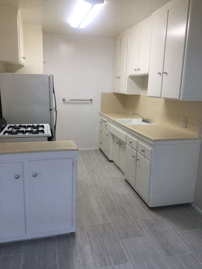 Foto del edificio - 7832 W Manchester Ave