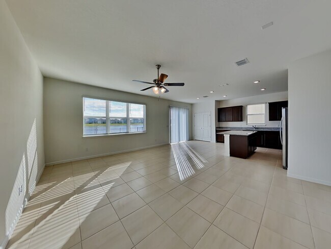 Foto del edificio - 2640 Blowing Breeze Avenue