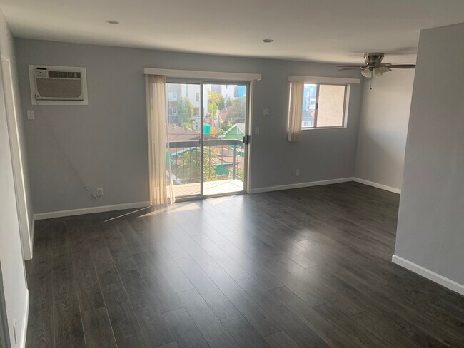 Building Photo - 658 N Wilton Pl