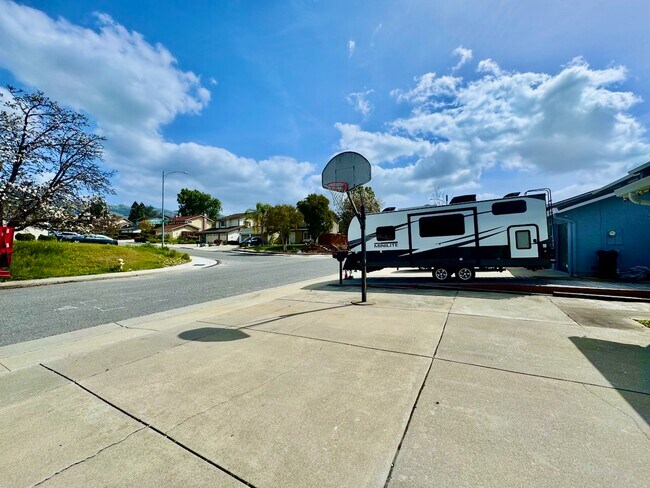 Foto del edificio - 5317 Creek Estates