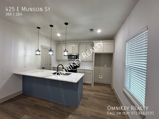 Building Photo - 425 Munson St