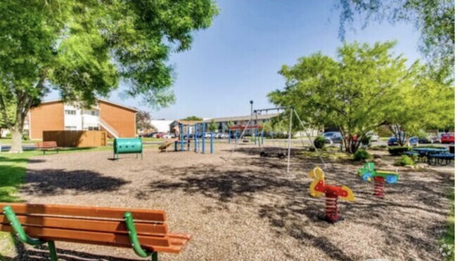 Building Photo - 8852 N Leslie Ln