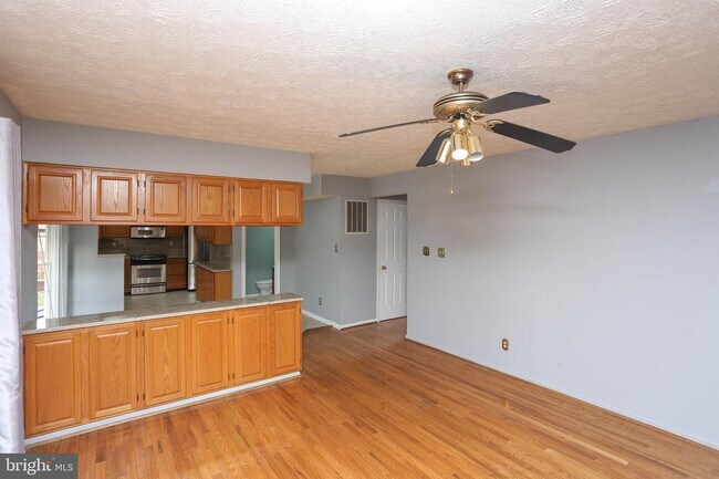 Foto del edificio - 8106 Gold Cup Ln