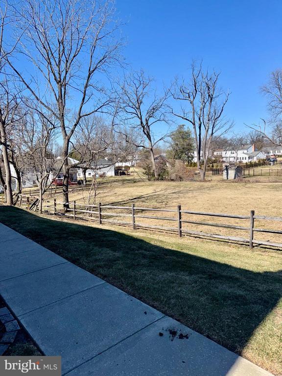 Foto del edificio - 22 Fitzwatertown Rd