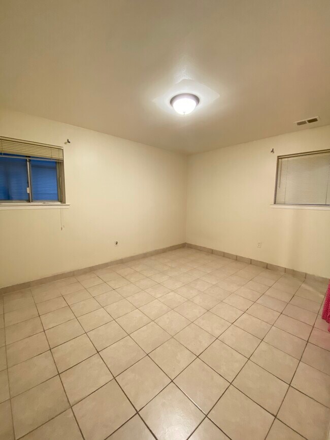 Foto del edificio - 92 Demopolis Ave