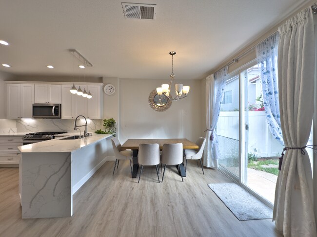 Building Photo - 11595 Compass Point Dr N