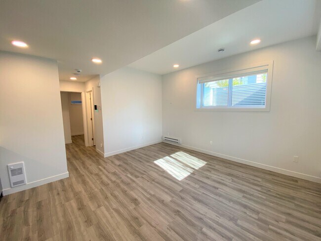 Photo du bâtiment - 9905 151 St NW