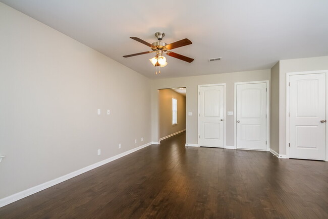Building Photo - 2627 Salem Glen Xing