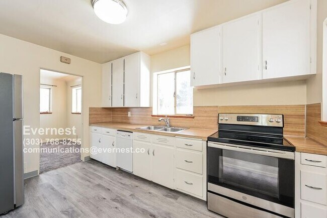 Foto del edificio - Charming 3-Bedroom Home in Prime Englewood...
