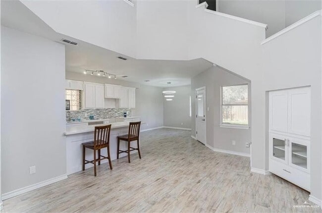 Building Photo - 3204 Black Oak Ln
