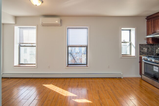 Building Photo - 512 Washington St