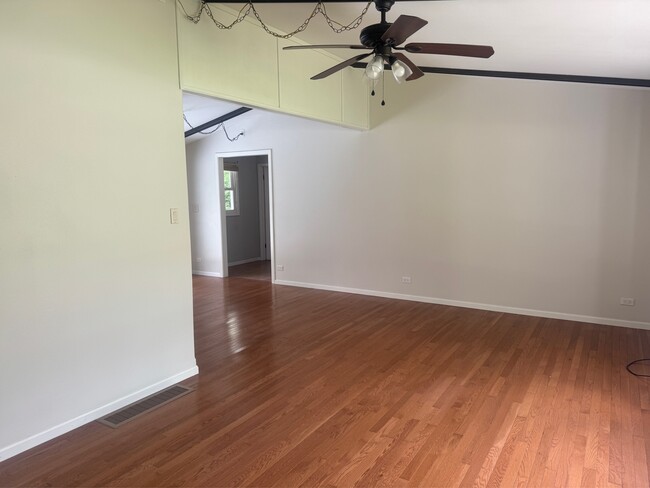 Building Photo - 6835 Paddock Ln
