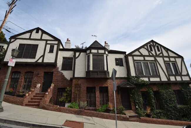Building Photo - 2062 Argyle Ave