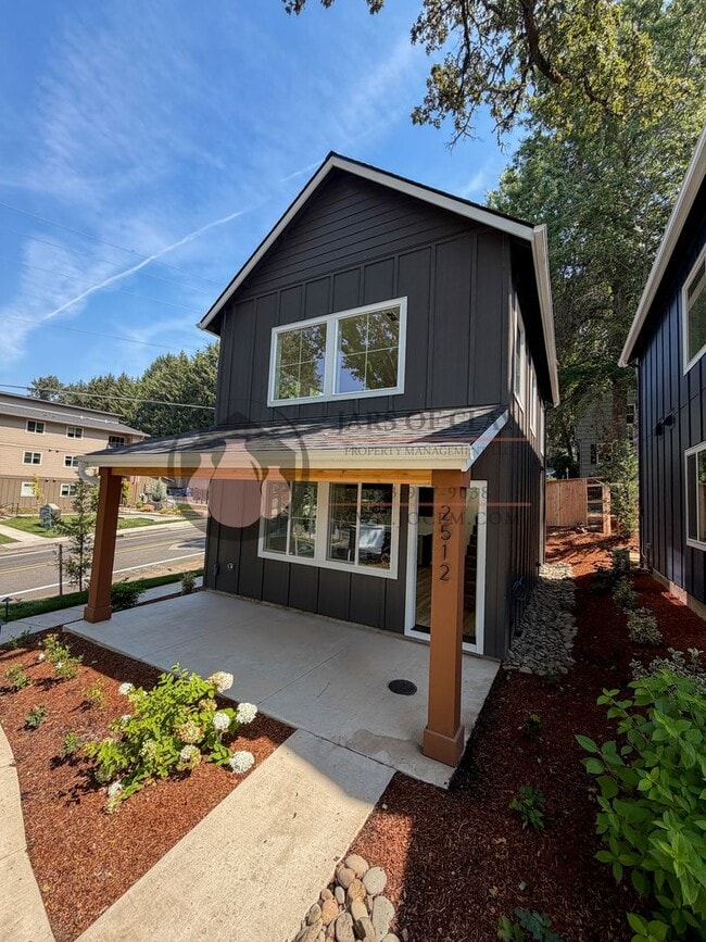 Building Photo - 2512 Gilbert St S