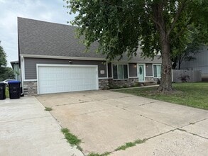Building Photo - 3310 SE Eveningtide Way