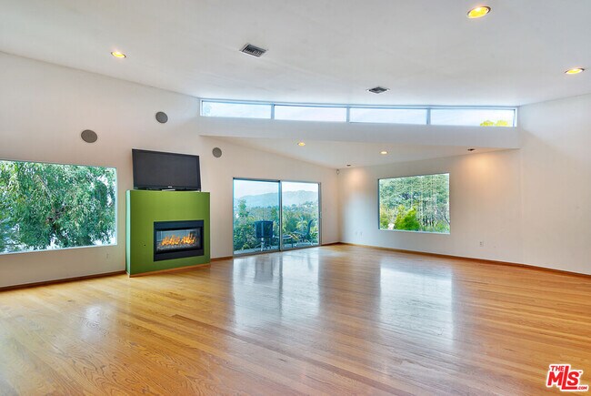 Foto del edificio - 2337 Baxter St