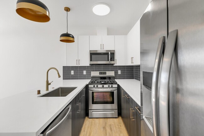 Building Photo - 2901 Bellevue Ave