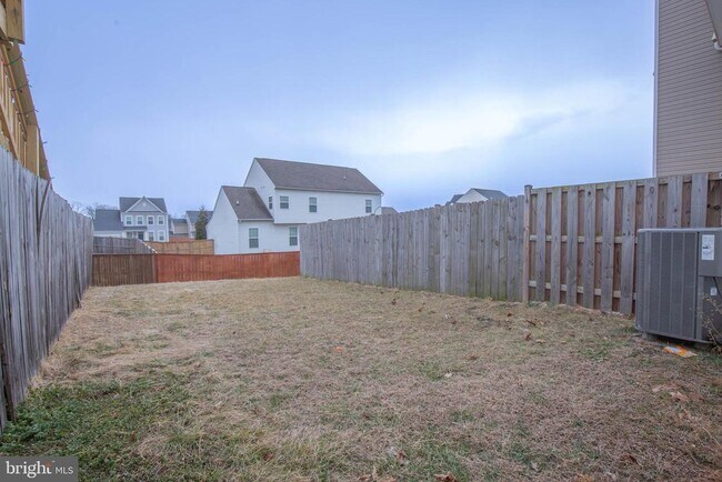 Foto del edificio - 440 Rumbling Rock Rd