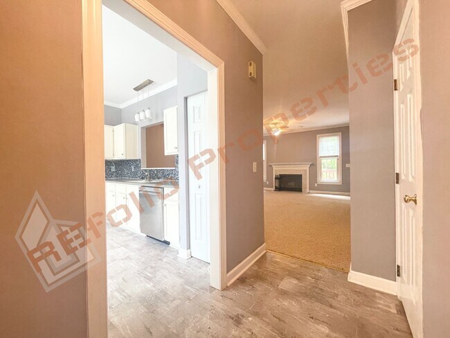 Building Photo - Fantastic Location! Beautiful 2 Bedroom 2....