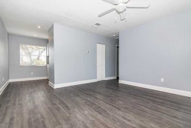 Building Photo - 107 Karde Ln