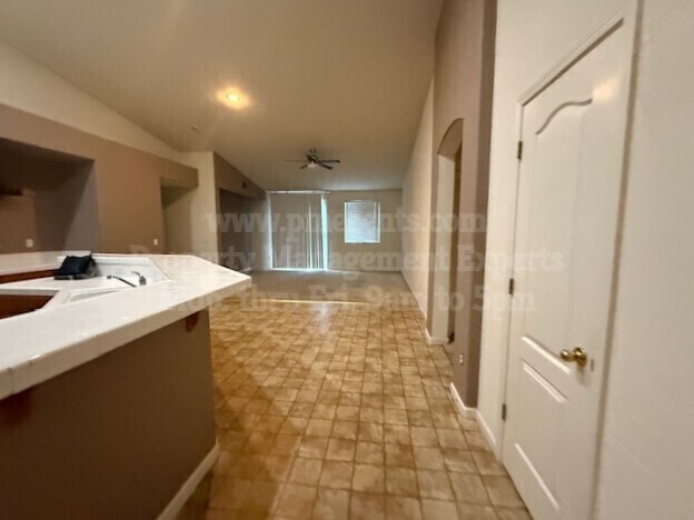 Foto del edificio - 5343 Cosumnes Dr