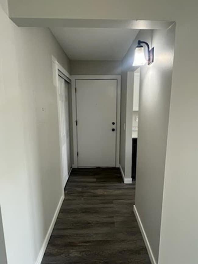 Building Photo - 1 Bedroom Recent Renovation in Hopkins