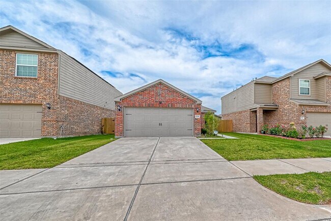 Building Photo - 6218 El Oro Dr