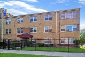 Building Photo - 6700 S Paxton Ave