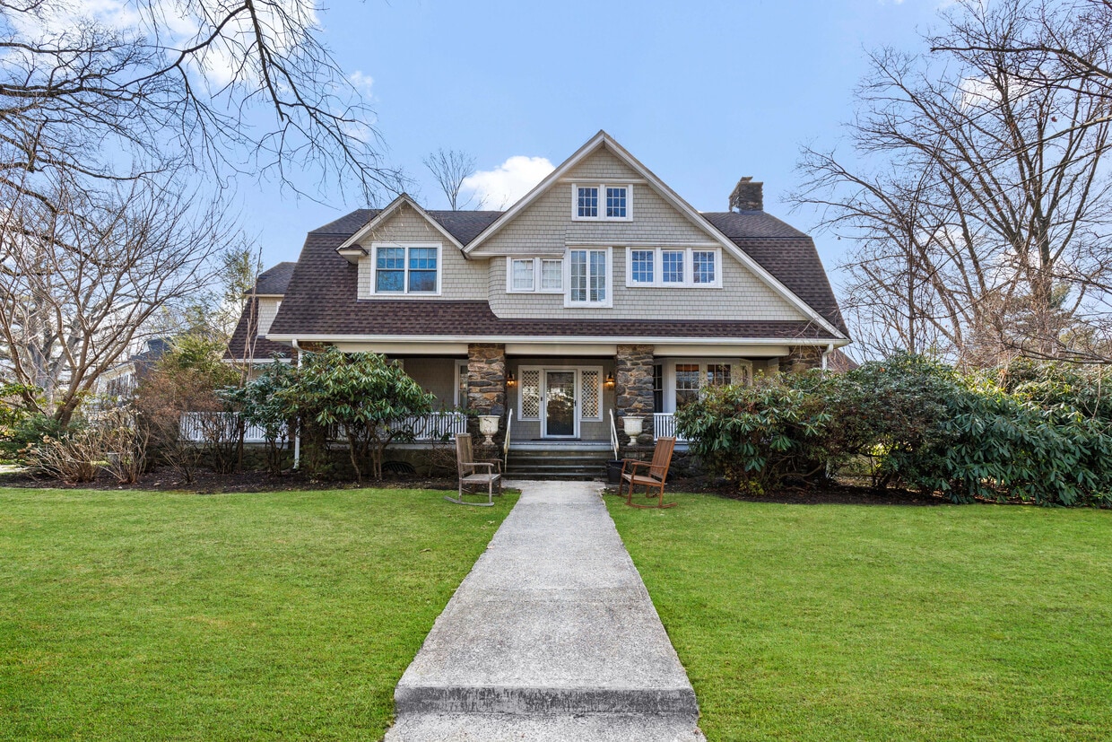 Photo - 47 Greenacres Ave (Scarsdale, NY)