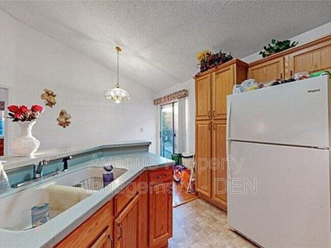 Foto del edificio - 8871 Cloverleaf Cir