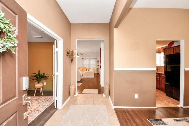 Foto del edificio - 8714 7 Pines Ln