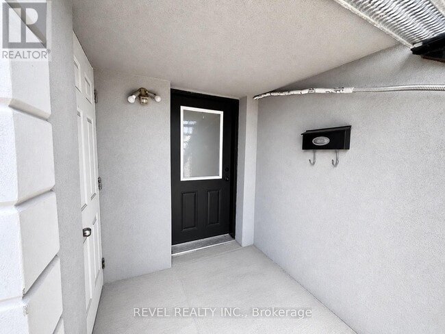Building Photo - 564 Blackthorn Ave