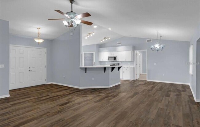Foto del edificio - 3570 Manor Loop