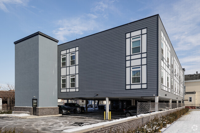 Building Photo - The Essex