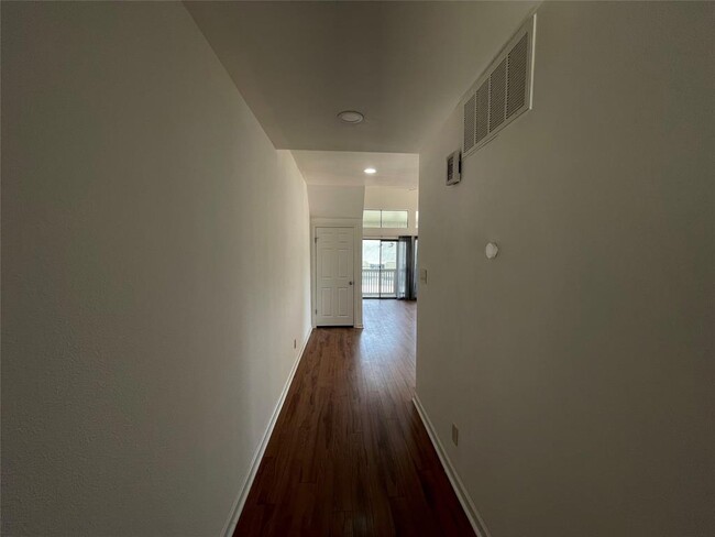Building Photo - 164 April Point Dr S
