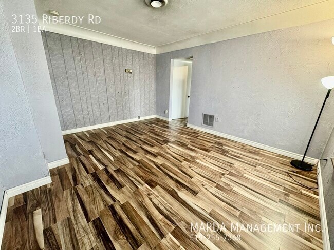 Building Photo - CHARMING 2 BED/1BATH BUNGALOW W/ POOL + UTILITIES