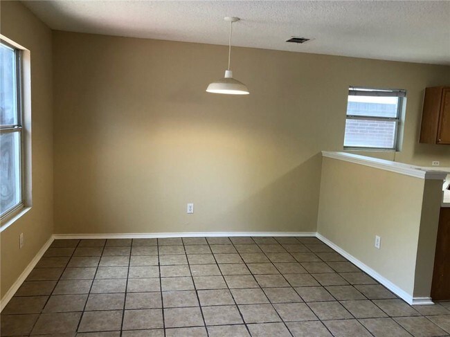 Building Photo - 4888 Waterford Dr