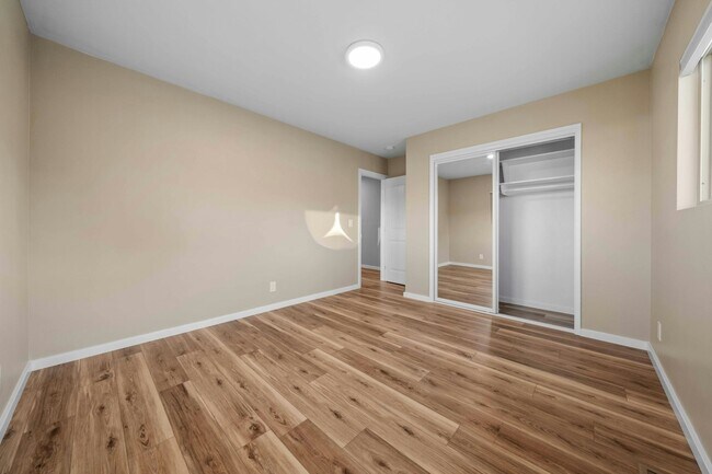 Foto del edificio - 2039-41 Bonita St