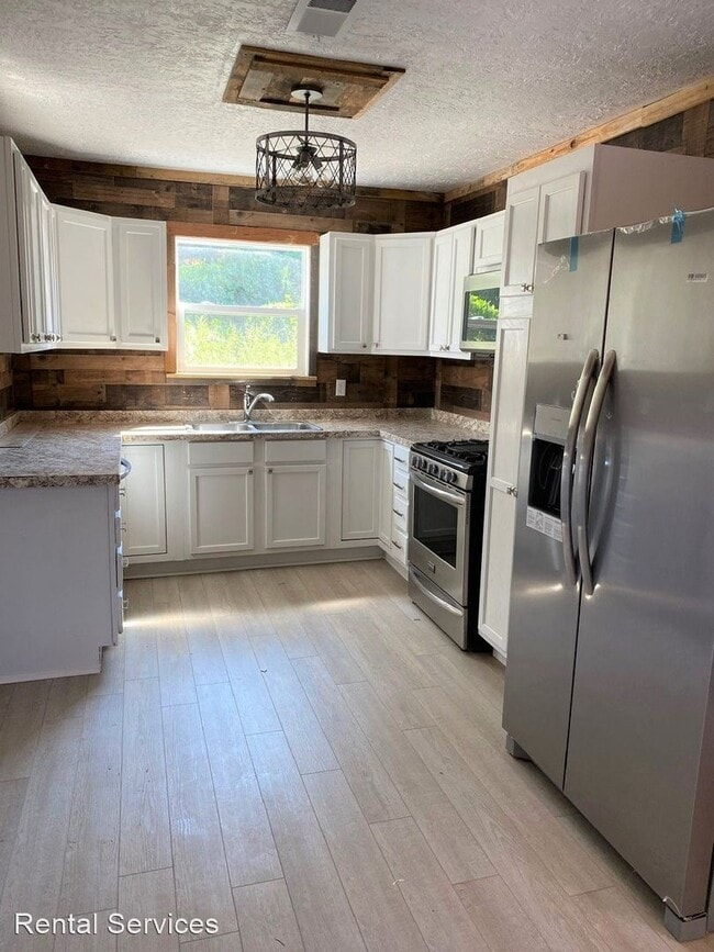 Building Photo - 3 br, 1 bath House - 915 Red Oak St