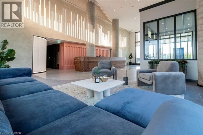 Building Photo - 25 Wellington St S