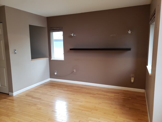 Building Photo - 845 68th Av W