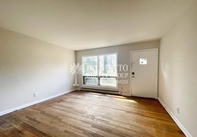 Foto del edificio - 2219 E Gate City Blvd