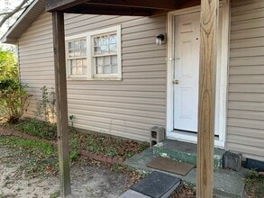 Building Photo - 214 S George St