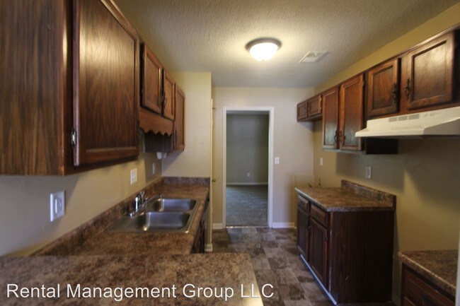 Building Photo - 2 br, 1.5 bath House - 6123 Crest Green Road