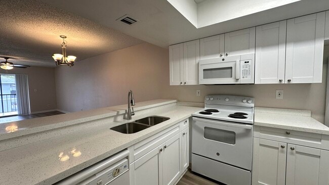 Building Photo - 905 Southridge Rd