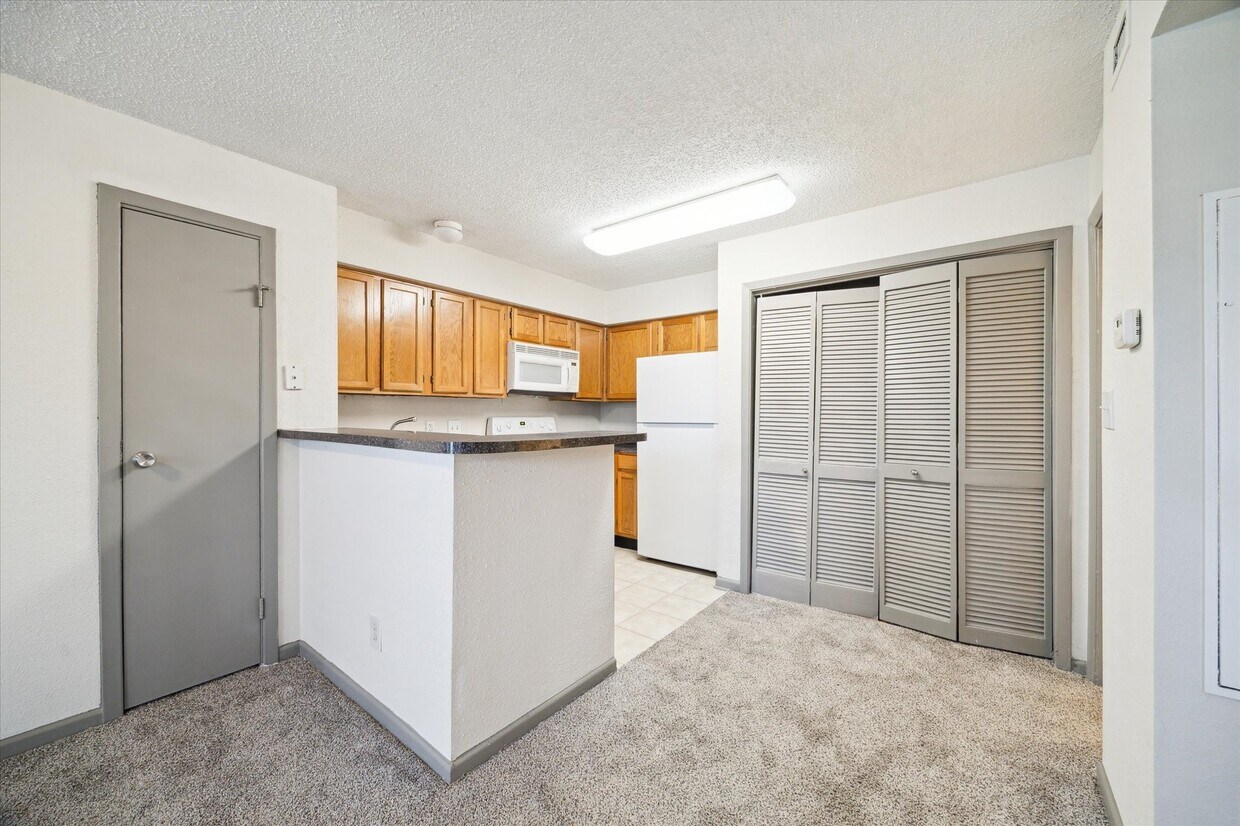 Foto principal - 1710 W T C Jester Blvd
